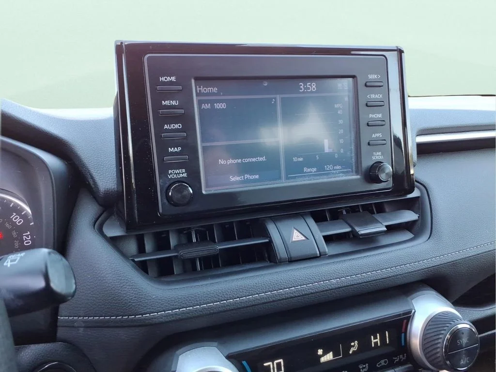 Used 2019 Silver Toyota XLE image 21