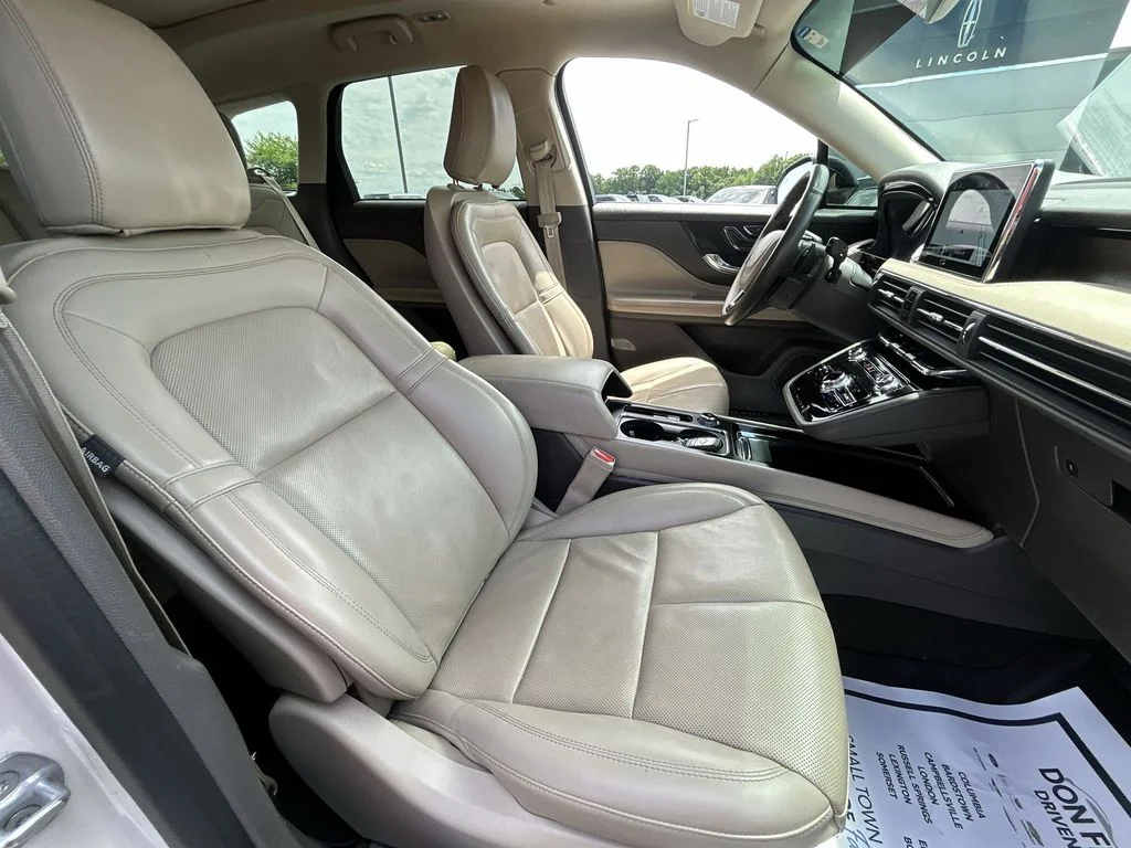 Used 2022 White Lincoln Reserve image 31