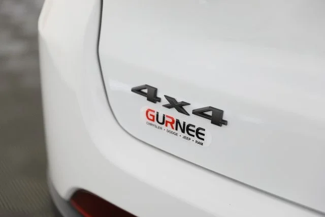 New 2026 Bright White Clear-Coat Exterior Paint Jeep Trailhawk image 38