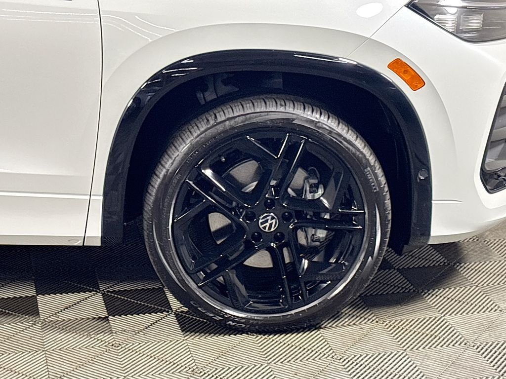 New 2026 Opal White Pearl Volkswagen SE R-Line Black image 23