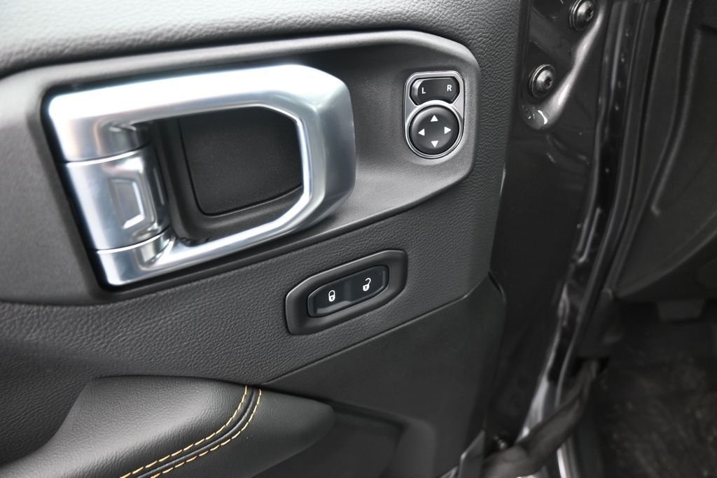 New 2026 Granite Crystal Metallic Clearcoat Jeep Texas Trail image 13