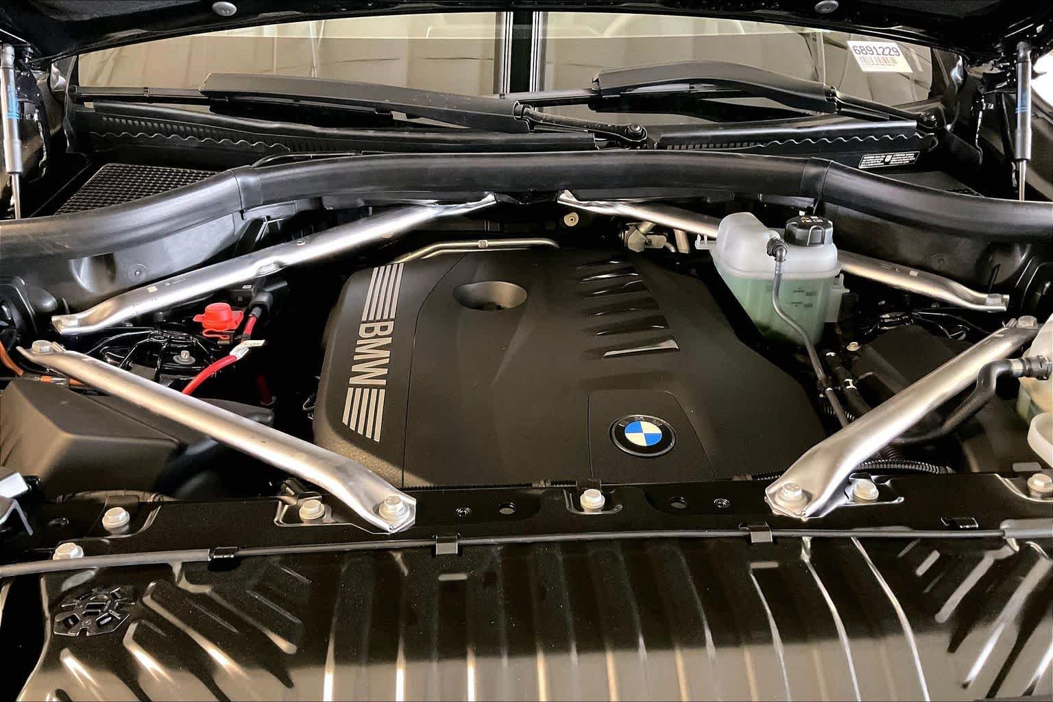 New 2027 Carbon Black Metallic BMW 40 xDrive image 16