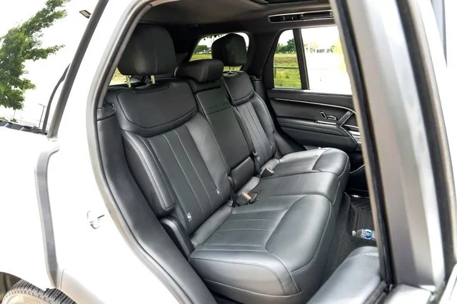 Used 2024 White Land Rover SE image 46