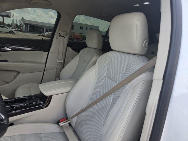 Used 2023 Summit White Buick Preferred image 13