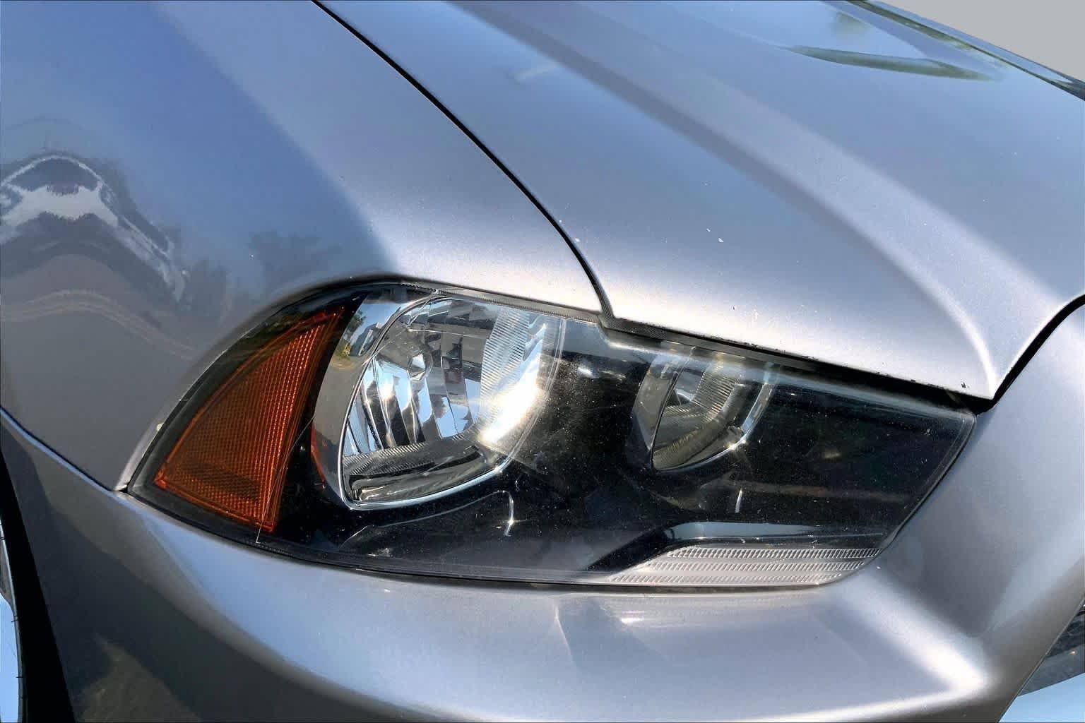 Used 2014 Billet Silver Metallic Clearcoat Dodge SE image 28
