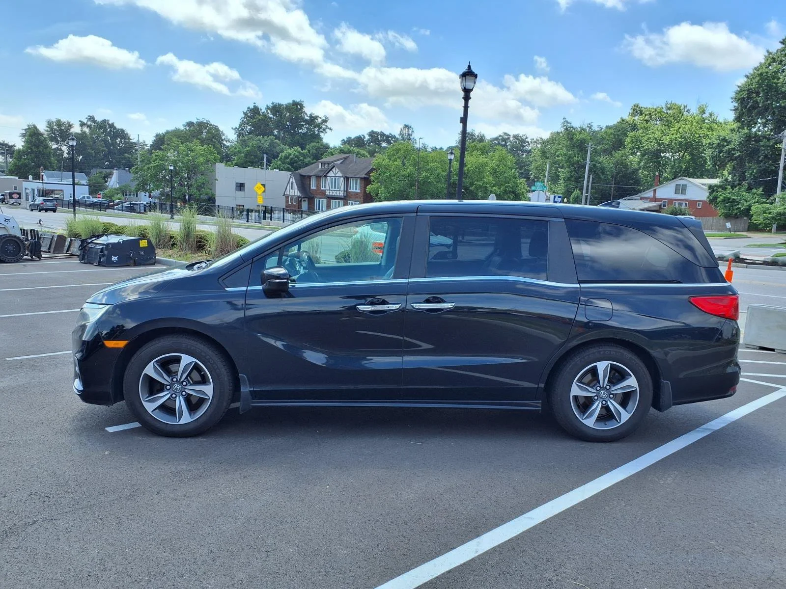 Used 2018 Crystal Black Pearl Honda Touring image 32