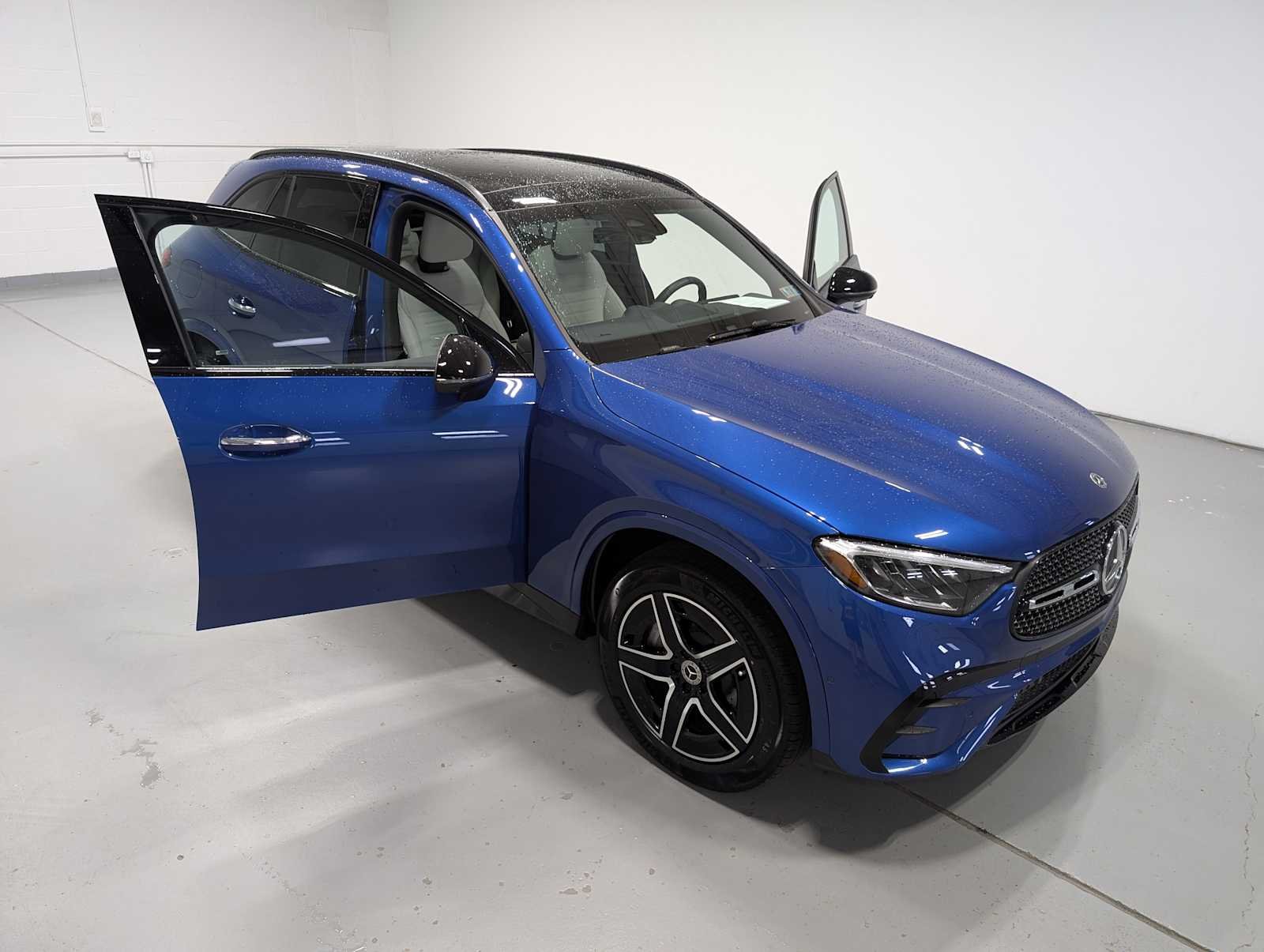 Used 2026 Starling Blue Metallic Mercedes-Benz GLC 300 image 16