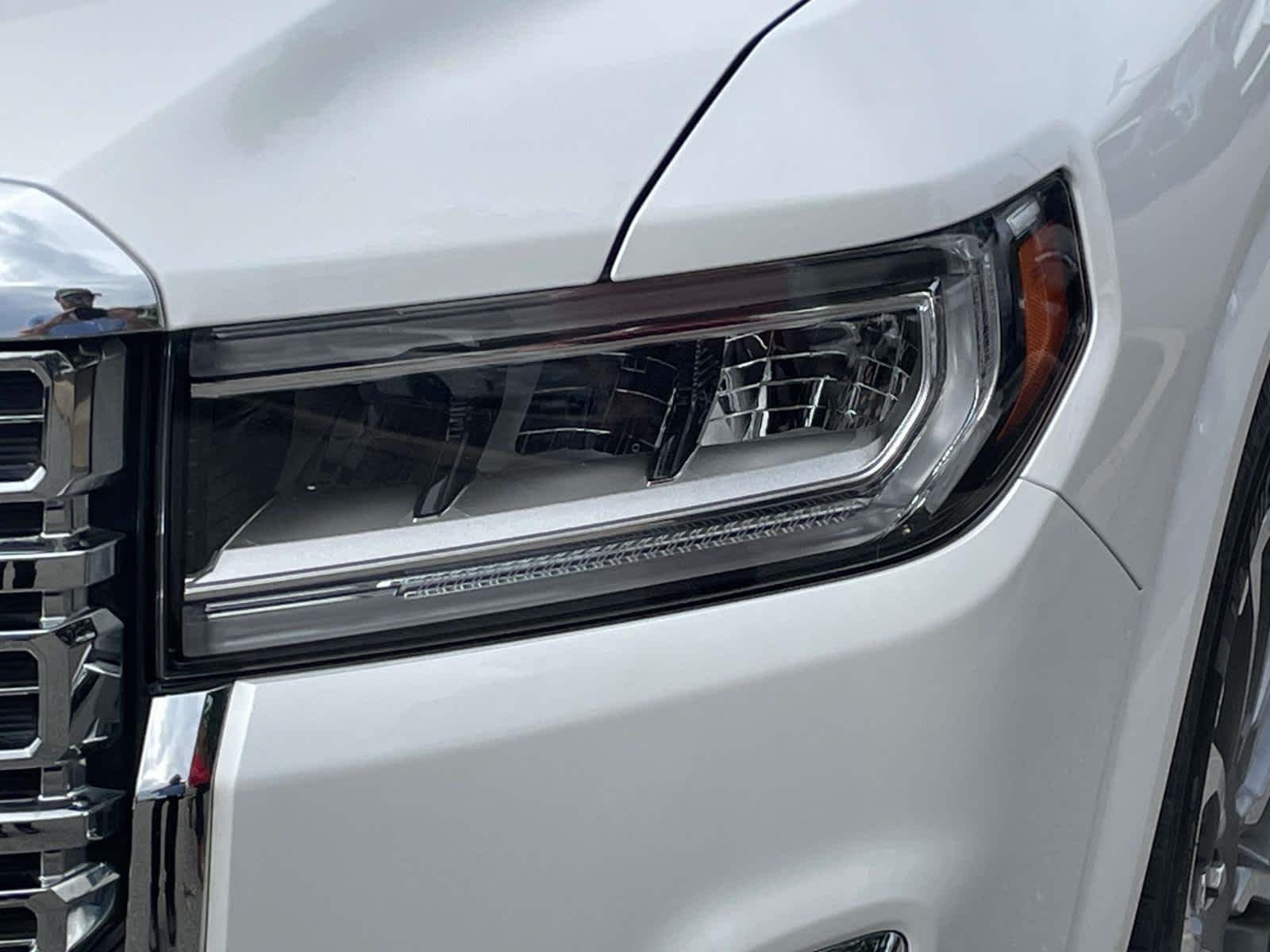 Used 2023 WHITE FROST TRICOAT GMC Denali image 18