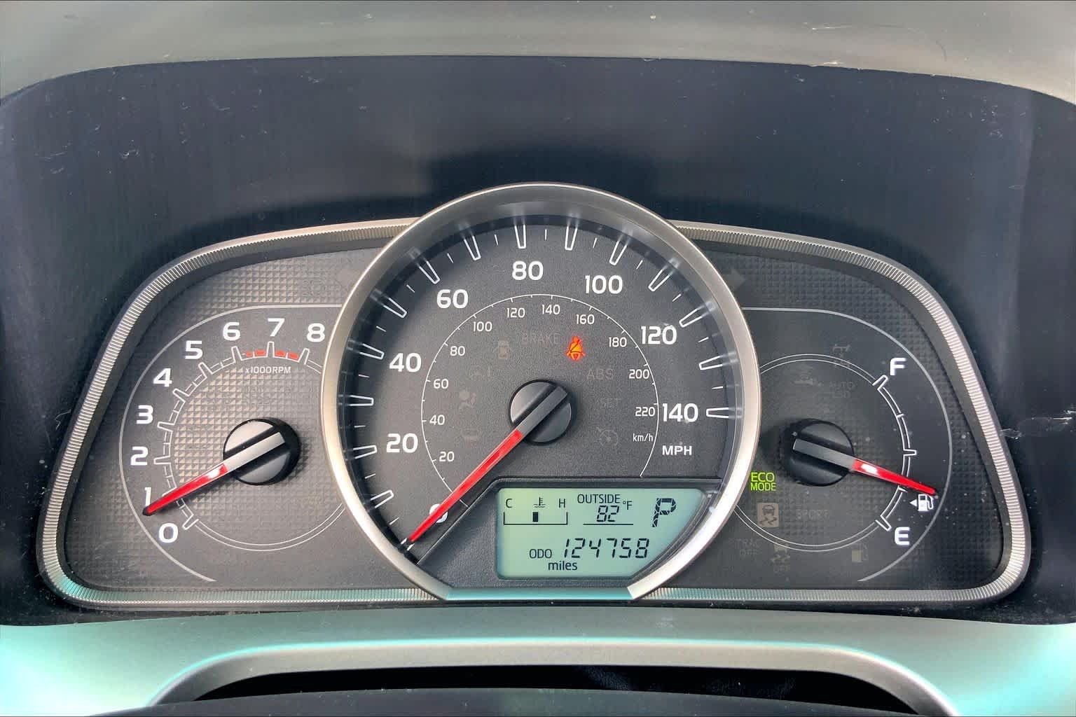 Used 2015 Classic Silver Metallic Toyota LE image 25