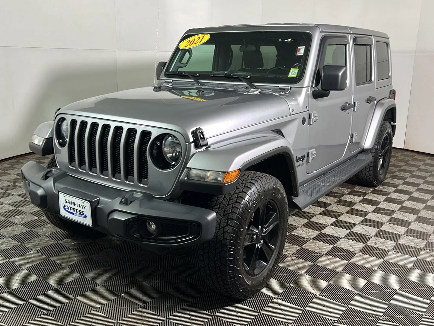 Used 2021 Billet Silver Metallic Clearcoat Jeep Unlimited Sahara Altitude image 11