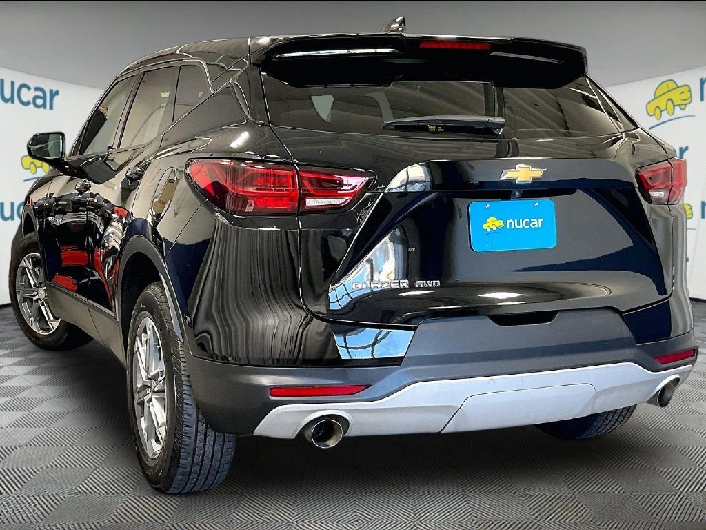 Used 2025 Black Chevrolet LT image 4