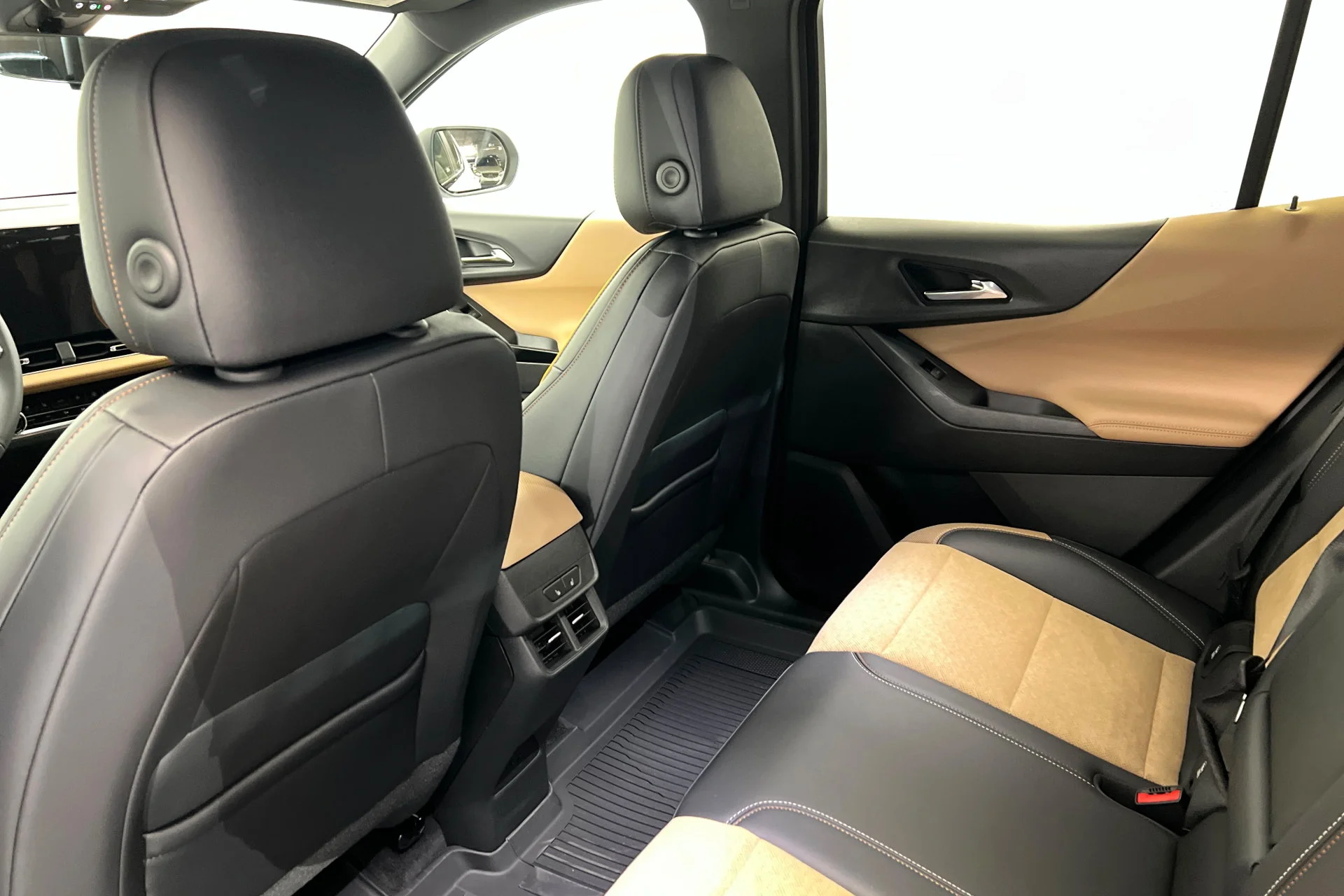 2027 Chevrolet Equinox ACTIV - Photo 19