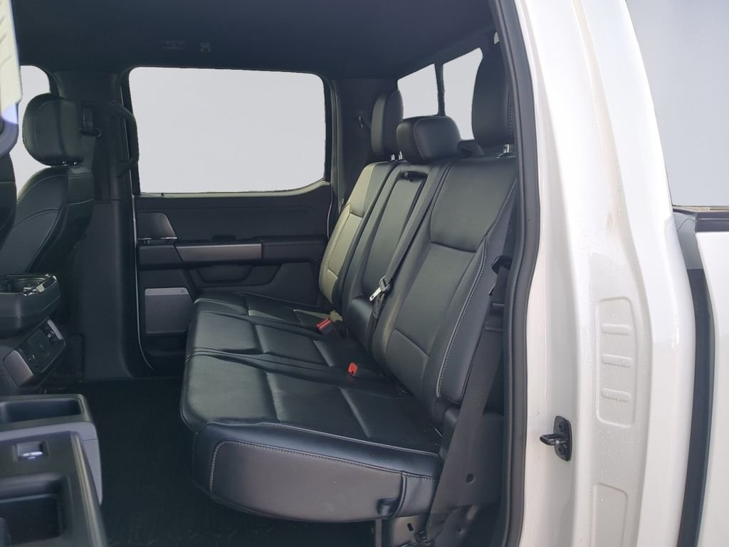 Used 2025  Ford Lariat image 18