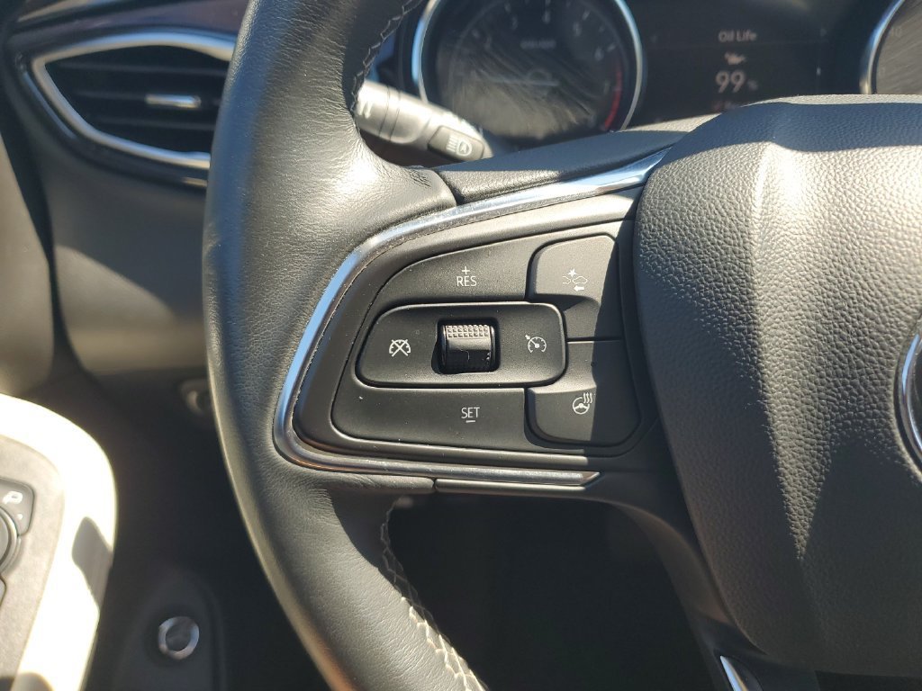Used 2022 WHITE FROST TRICOAT Buick Essence image 20