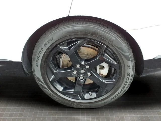 Used 2020 White Land Rover HSE image 10