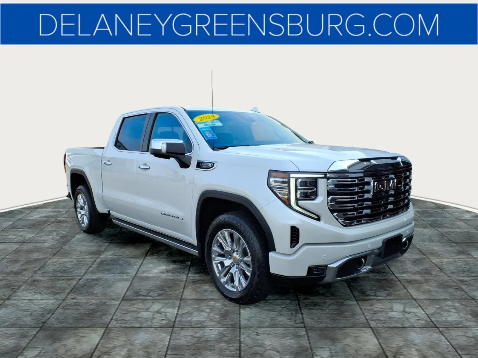 Used 2024 White Frost Tricoat G1w GMC Denali image 1