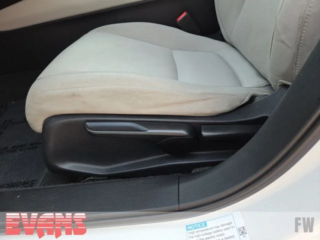 Used 2021 White Honda Base image 21