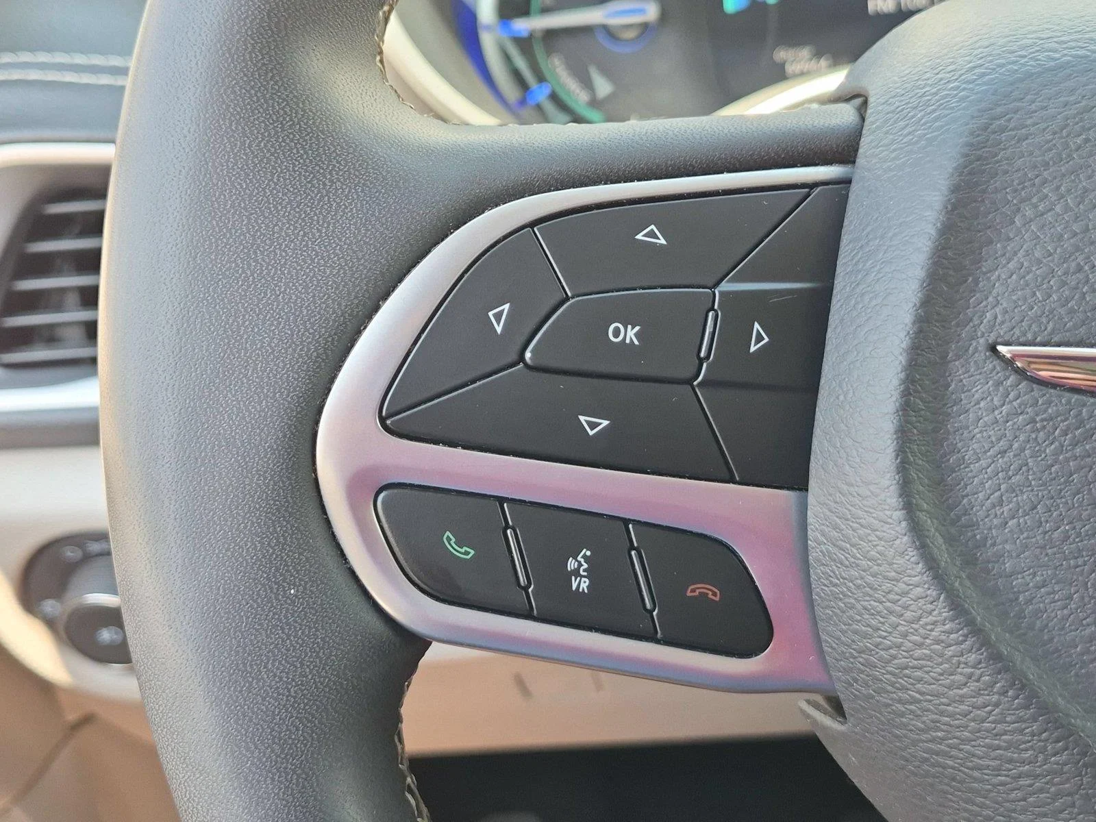 Used 2023 Bright White Clearcoat Chrysler Hybrid Touring L image 20