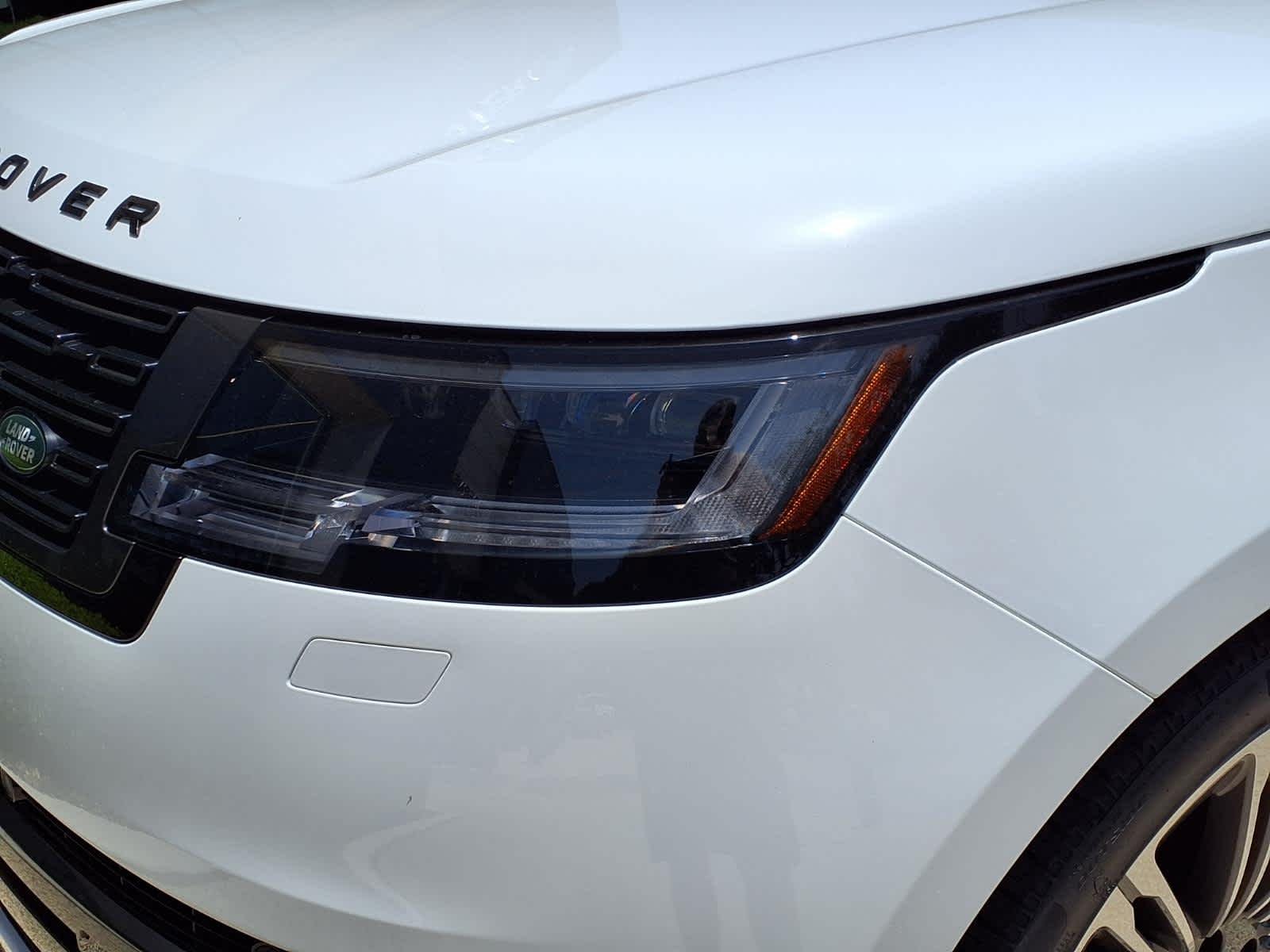 New 2026 Fuji White Land Rover SE image 7