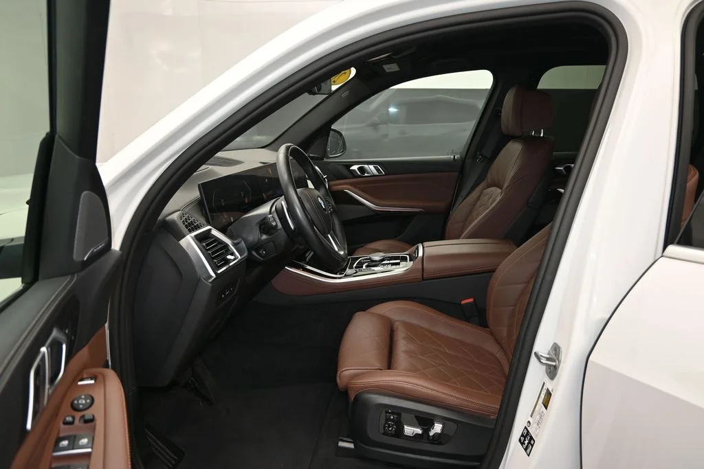 Certified Used 2025 White Metallic BMW xDrive40i image 13
