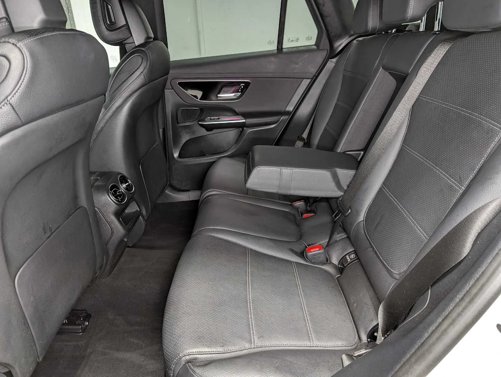 Used 2024 Polar White Mercedes-Benz GLC 300 image 22