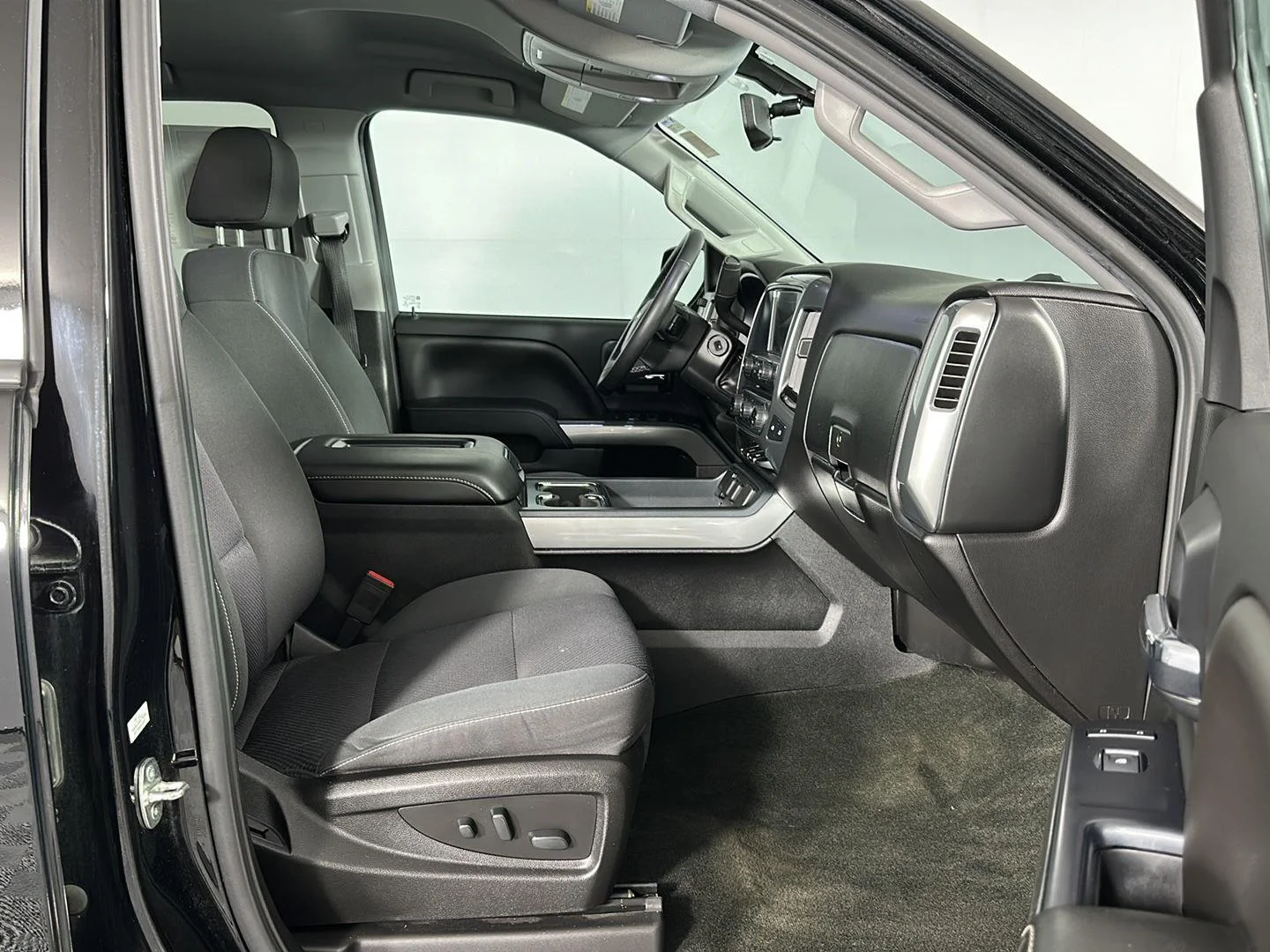 Used 2018 Black Chevrolet LT image 31