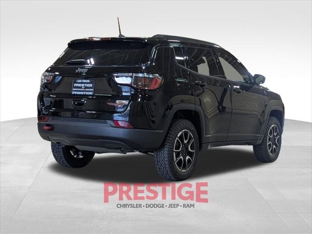 New 2026 Diamond Black Crystal Pearl-Coat Exterior Paint Jeep Trailhawk image 5