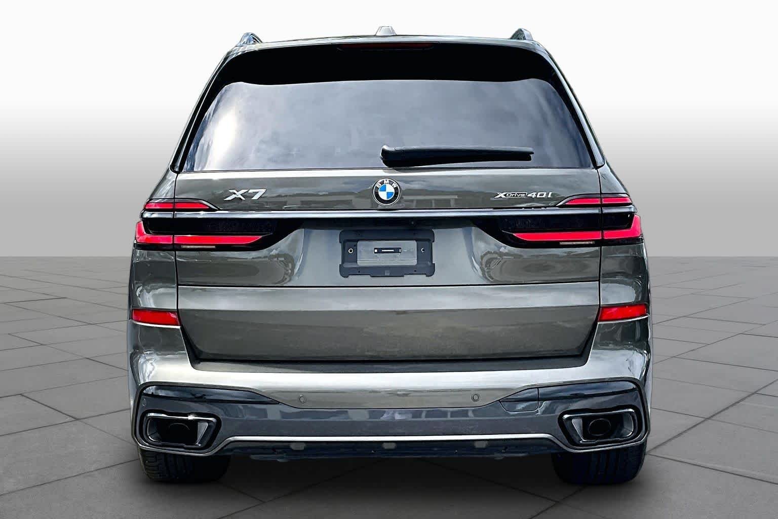Certified Used 2025 Manhattan Green Metallic BMW xDrive40i image 5
