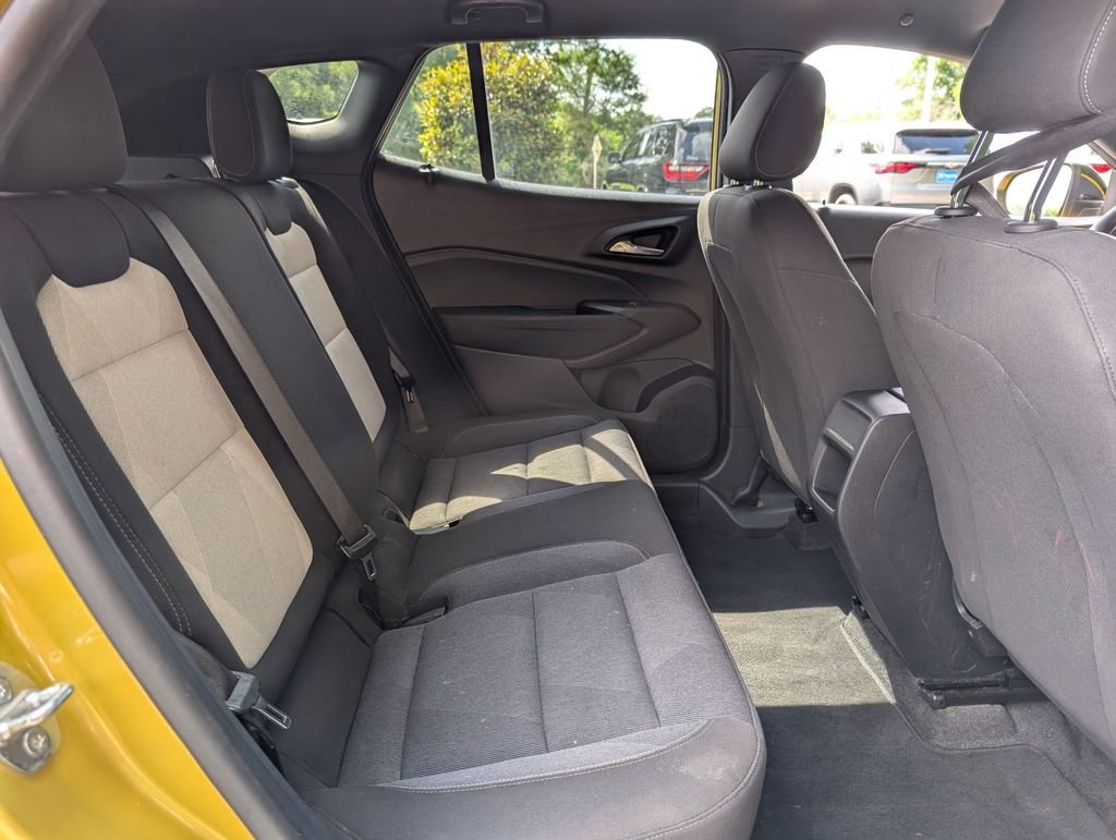 Used 2024 Yellow Chevrolet 1RS image 28