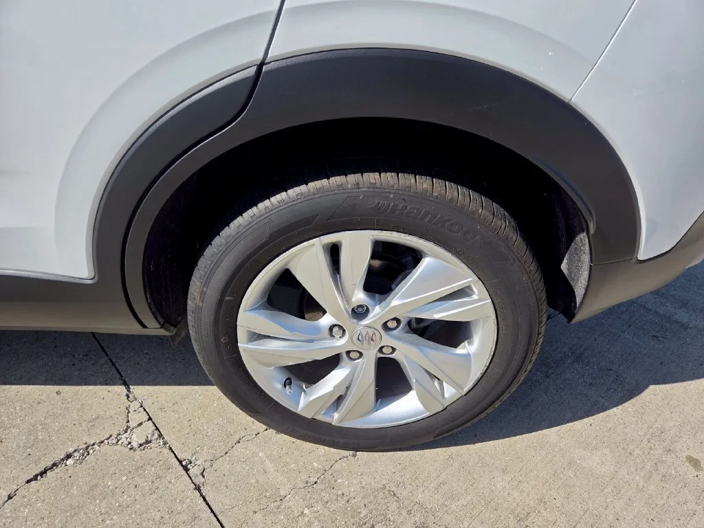 Used 2025 White Buick Preferred image 25