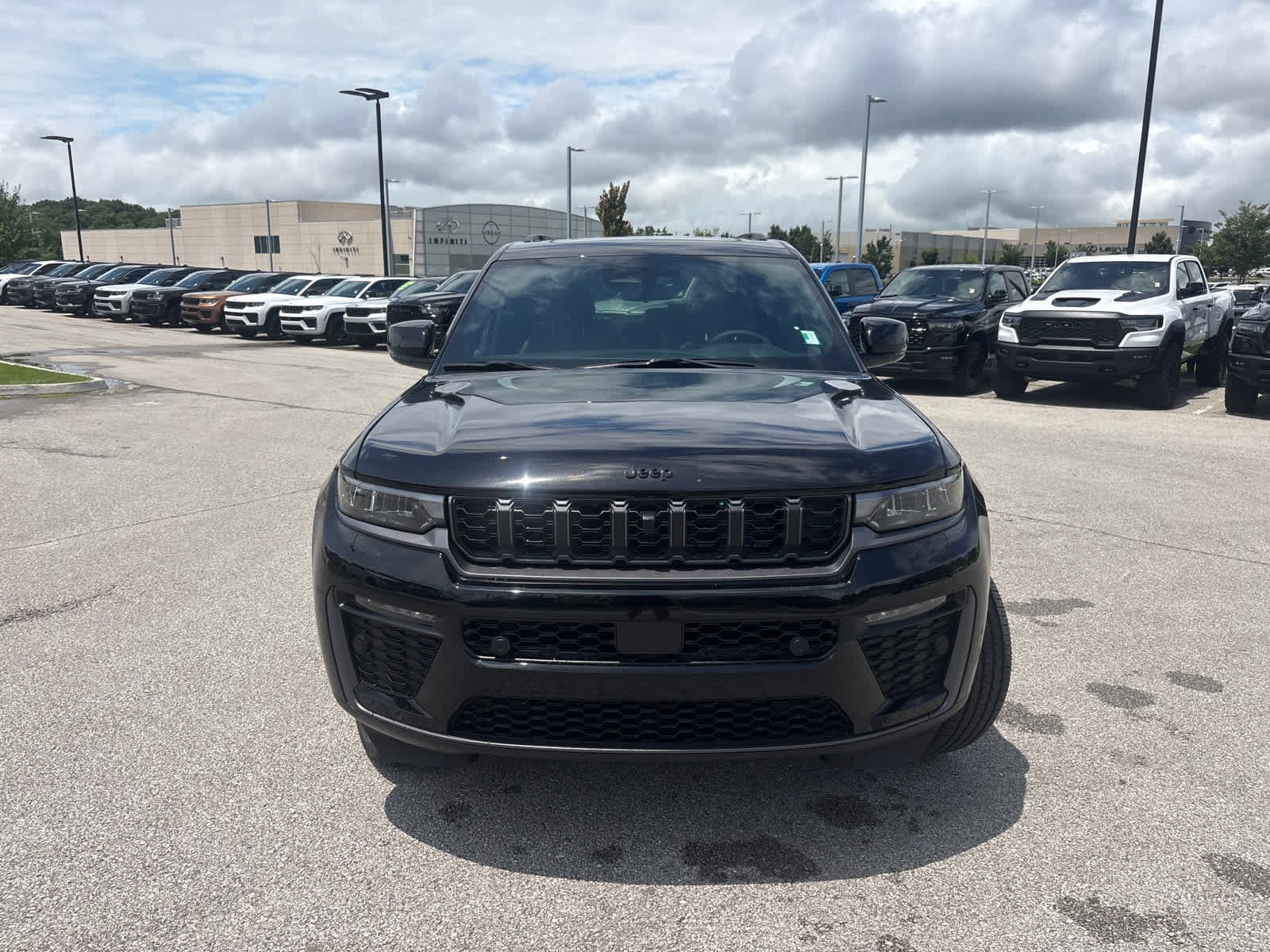 New 2026 Diamond Black Crystal Pearlcoat Jeep 85th Anniversary Edition image 4