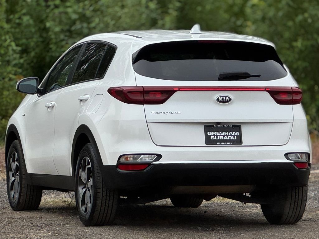 Used 2022 Snow White Pearl Kia LX image 5