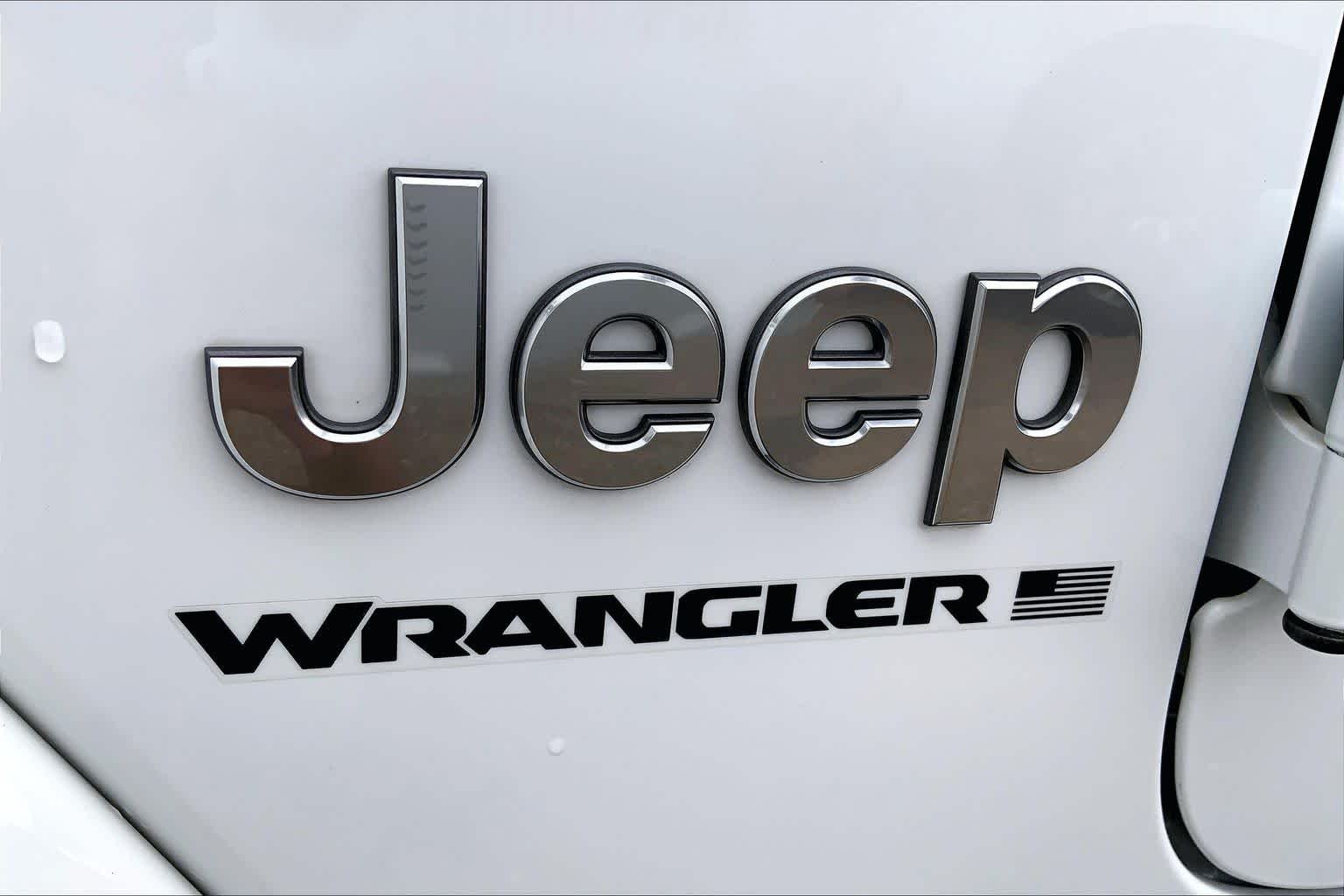 Used 2024 Bright White Clearcoat Jeep Sahara image 31