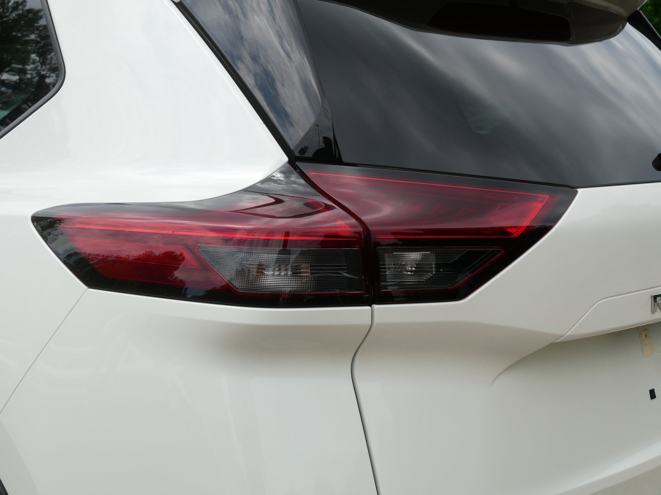 Certified Used 2023 Pearl White Tricoat Nissan SL image 17