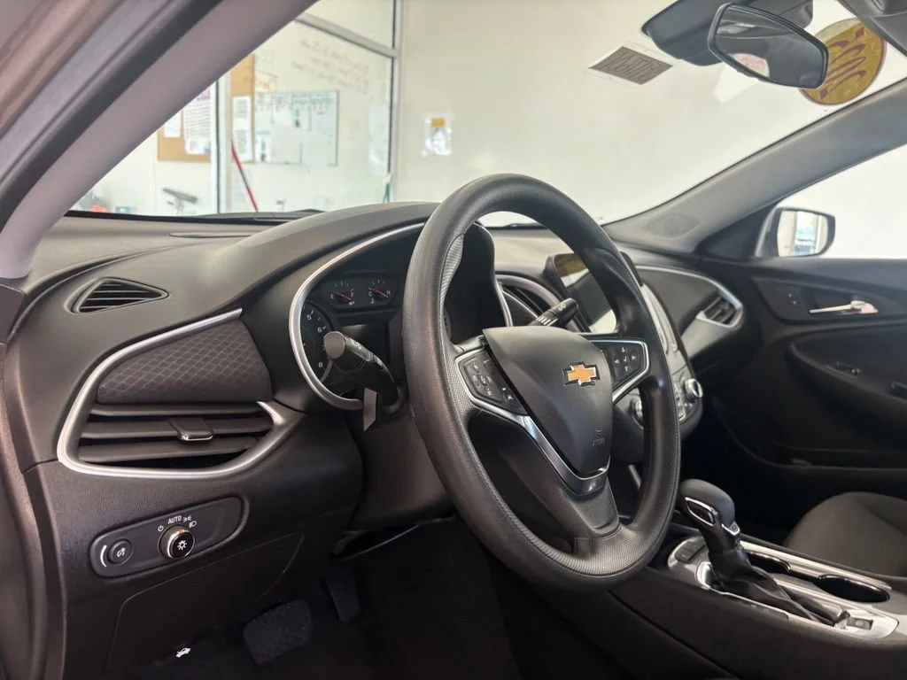 2025 Chevrolet Malibu 1LT - Photo 11
