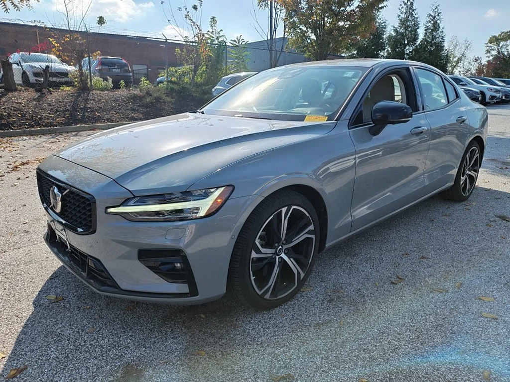 Used 2024 Gray Volvo Ultimate image 3