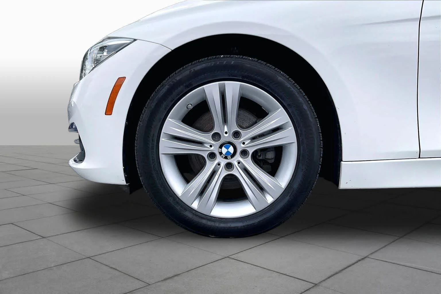 Used 2017 Alpine White BMW 330i xDrive image 10