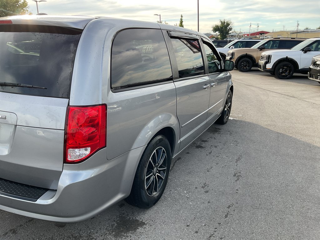 Used 2015 Billet Silver Metallic Clearcoat Dodge SE image 7