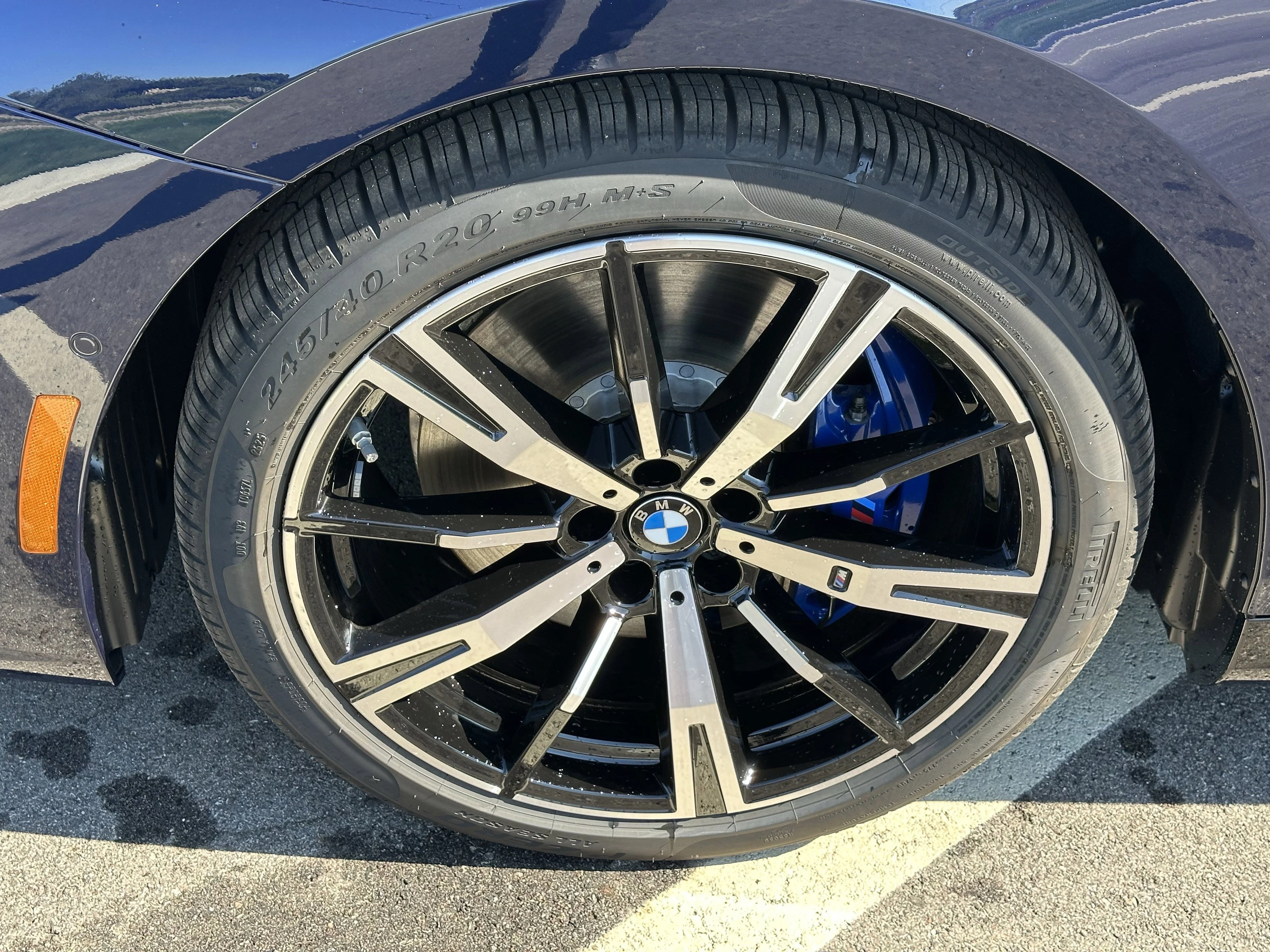 New 2026 Tanzanite Blue II Metallic BMW 550e xDrive image 22