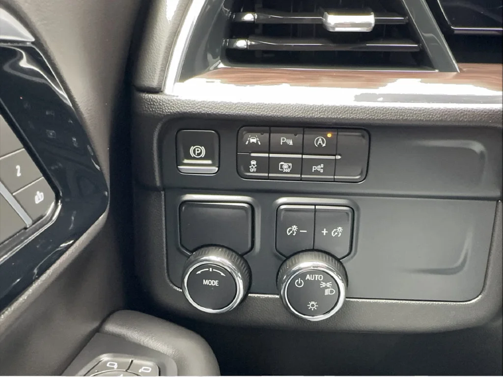 Used 2025 White Chevrolet LT image 49