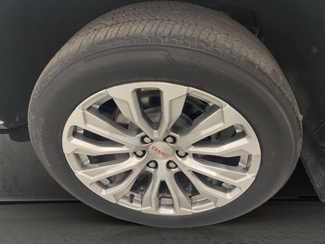 Used 2024 White GMC Denali image 39