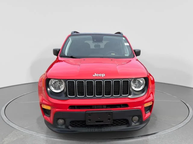 Used 2022 Red Jeep Latitude image 9
