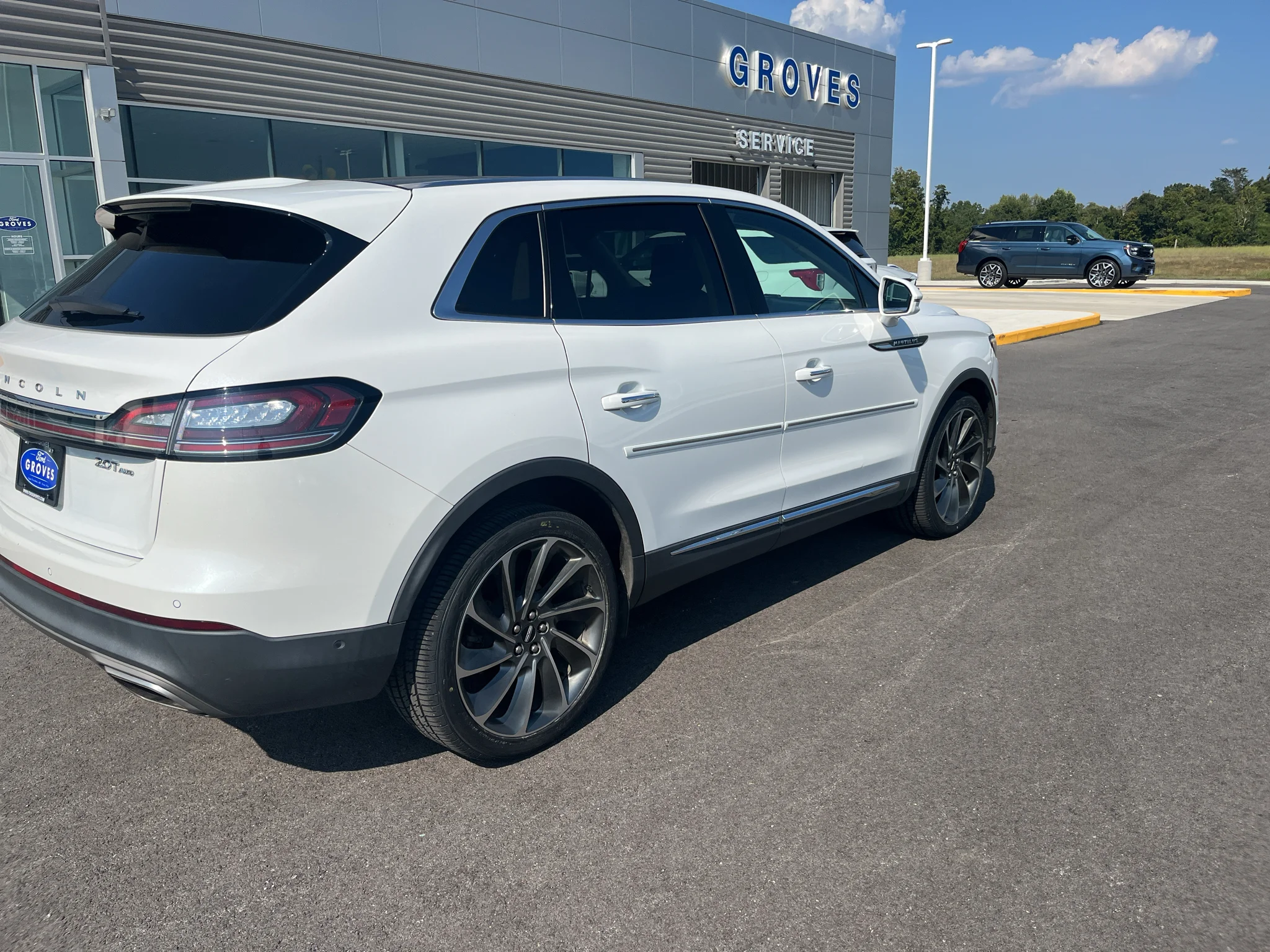 Used 2020 Pristine White Lincoln Reserve image 5