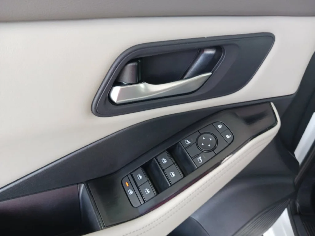 Used 2024 White Nissan SV image 30
