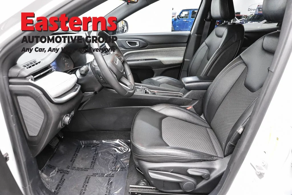 Used 2024 White Jeep Latitude image 13