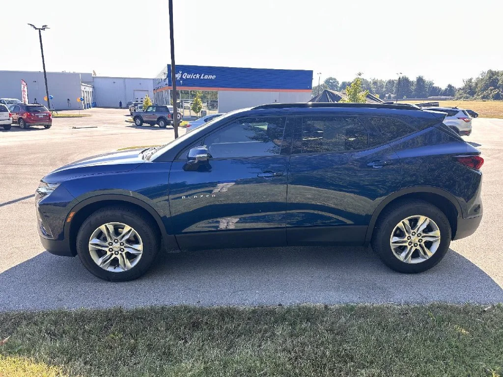 Used 2022 Blue Chevrolet LT image 9