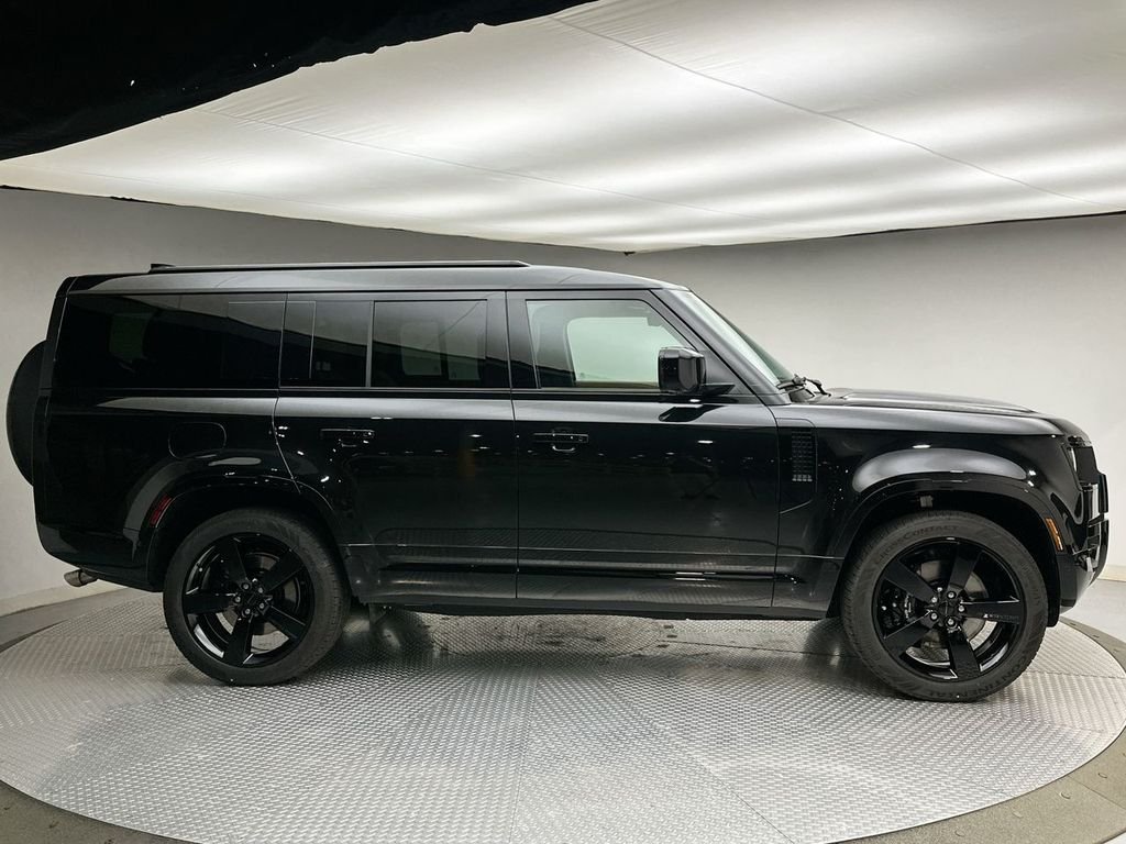 New 2026 Santorini Black Land Rover V8 image 12