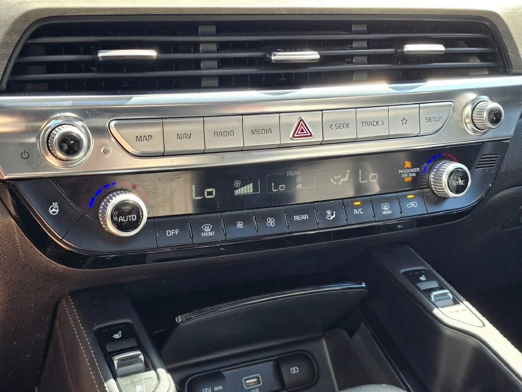 Used 2022 Glacial White Pearl Kia EX image 21