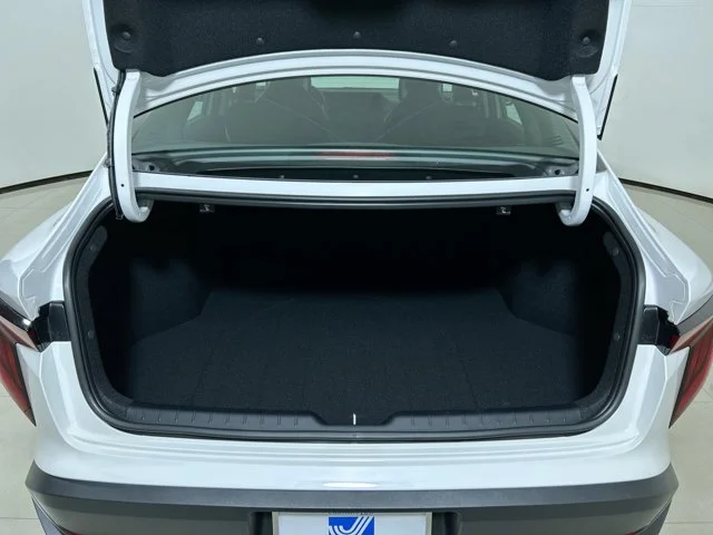 New 2026 SNOW WHITE PEARL Kia LXS image 11
