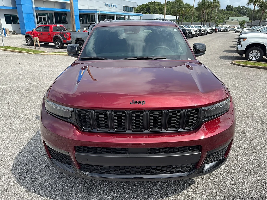 Used 2024 Velvet Red Pearl Coat Jeep  image 8